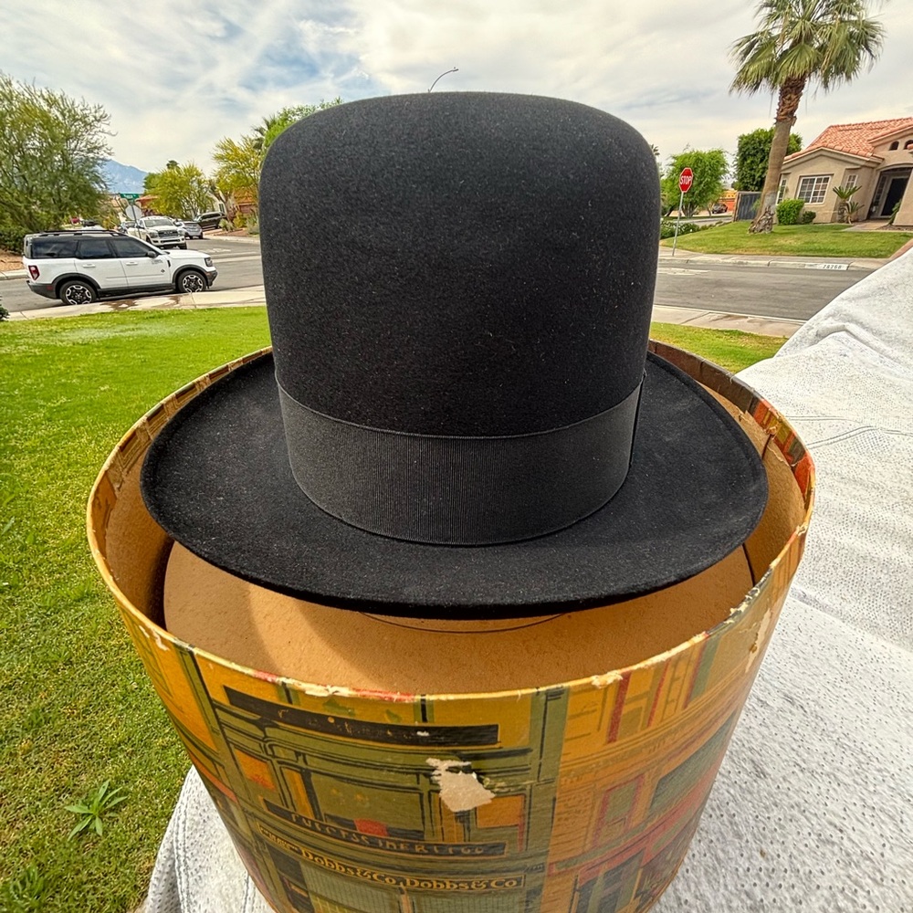 Men's Black Felt Bowler Hat with Classic Hatband